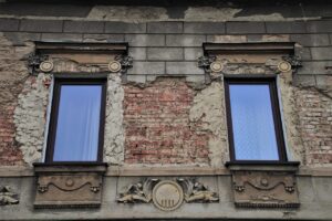Immagine di un edificio con facciata ristrutturata, simbolo del bonus facciate.
